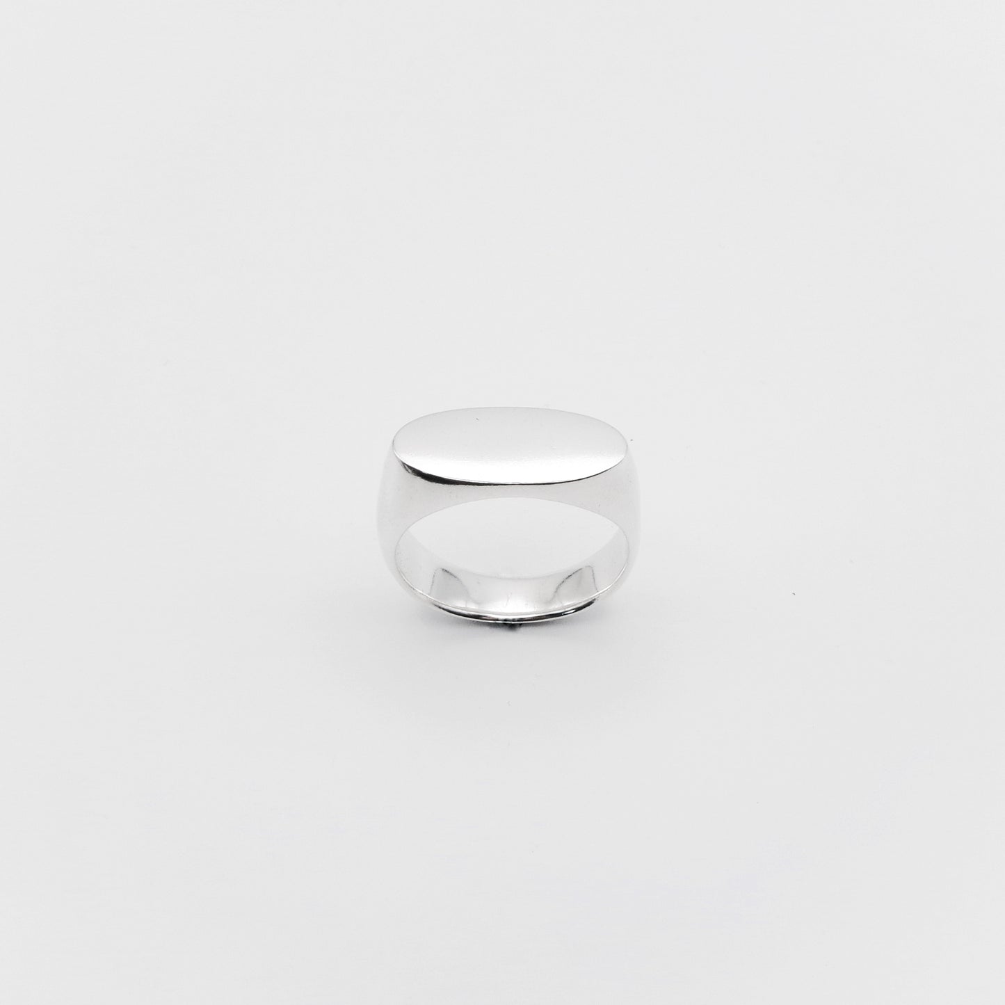 Percy oval signet ring