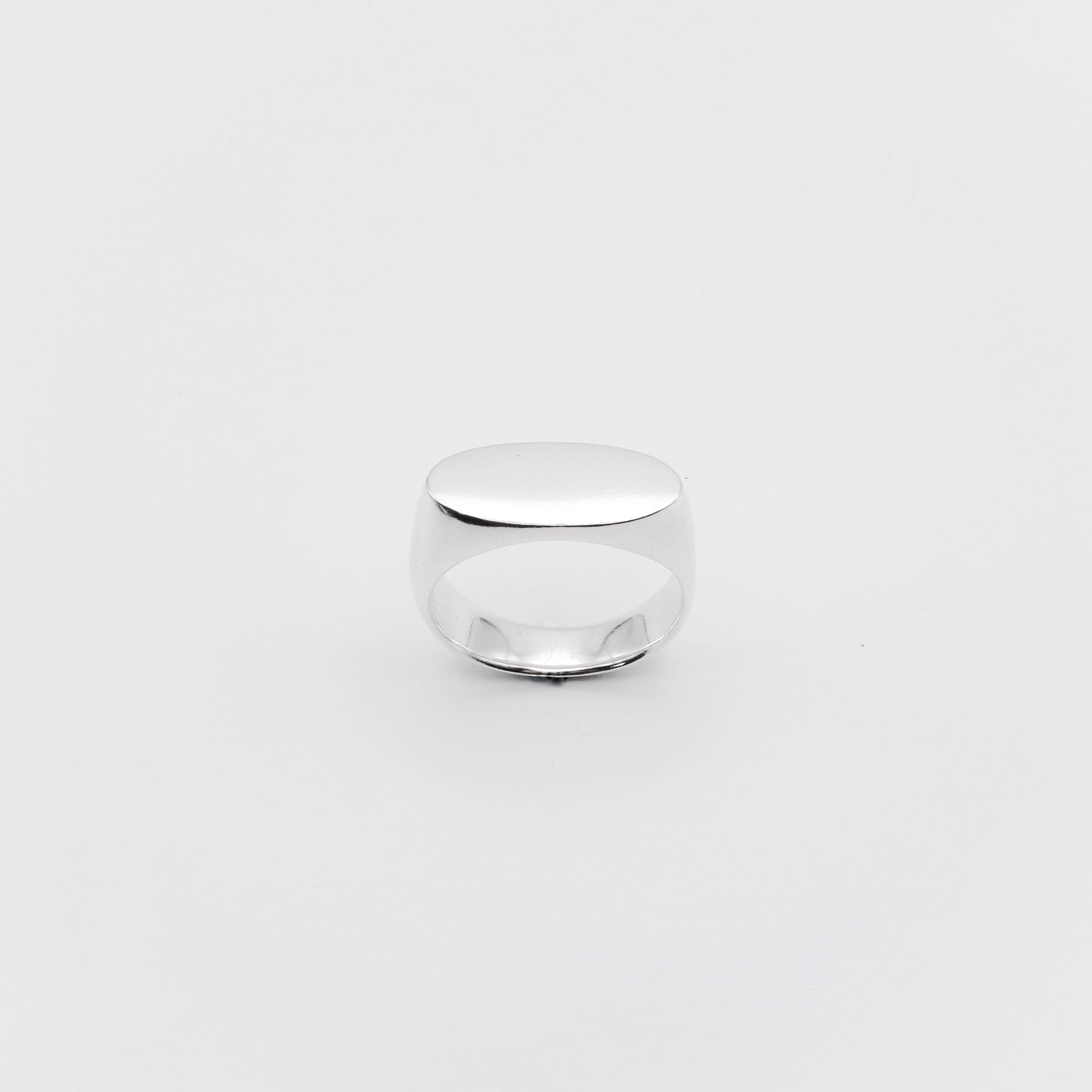 Percy oval signet ring